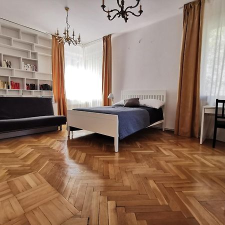 Cozy Spacious Apartment With Balcony คราคูฟ ภายนอก รูปภาพ