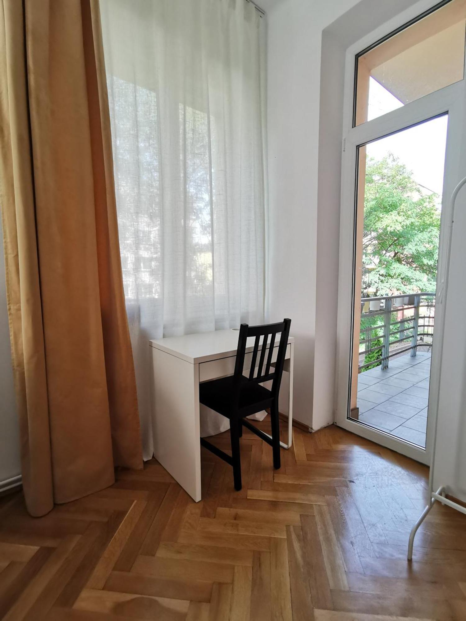 Cozy Spacious Apartment With Balcony คราคูฟ ภายนอก รูปภาพ